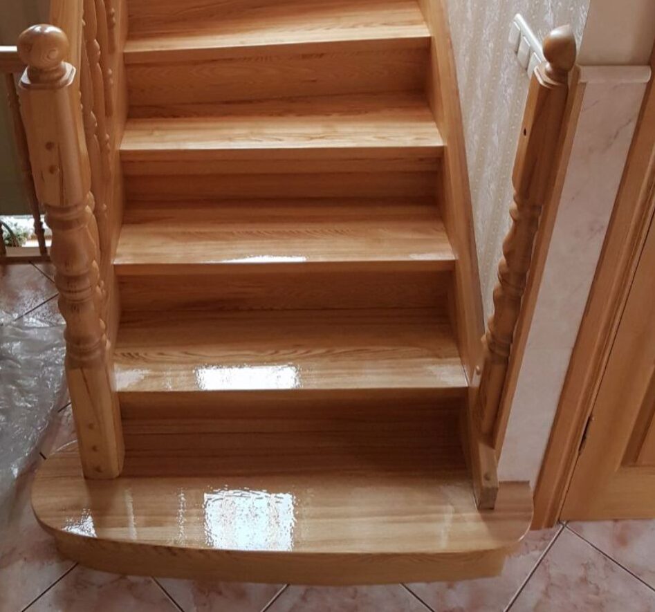 schody po renowacji i cyklinowaniu