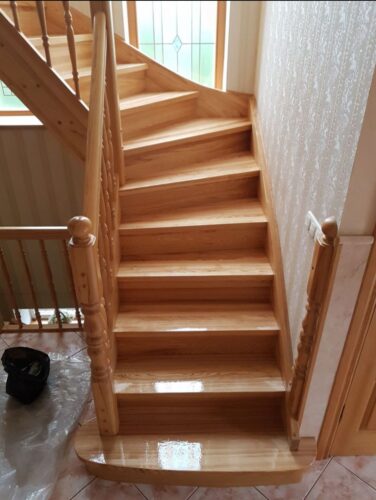 schody po renowacji i cyklinowaniu