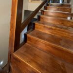 drewniane schody po renowacji