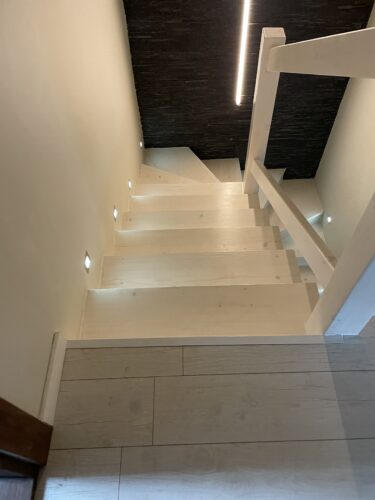 schody drewniane po renowacji