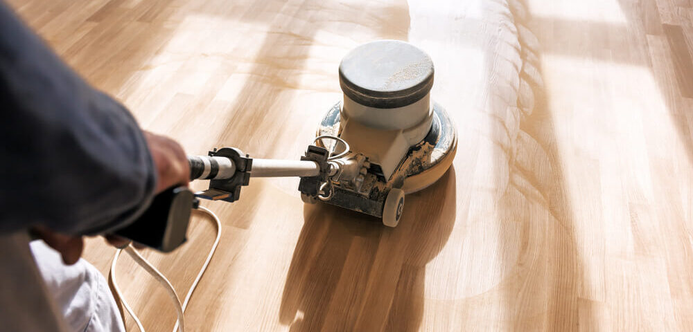 cyklinowanie drewnianej podłogi